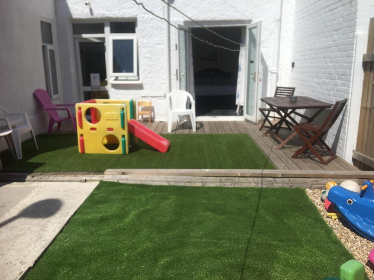 Barbie House ,Opposite The Beach & Paignton Pier , 2 Bedroom Apartment With Private Car Space & Garden , Free Access Next Door To The Stunning Ballet & Make Up School & A Beautiful Ladys Beauty Salon (Adults Only) 외부 사진
