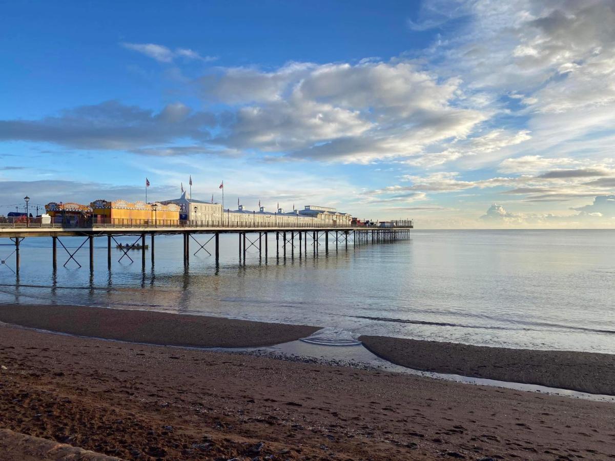 Barbie House ,Opposite The Beach & Paignton Pier , 2 Bedroom Apartment With Private Car Space & Garden , Free Access Next Door To The Stunning Ballet & Make Up School & A Beautiful Ladys Beauty Salon (Adults Only) 외부 사진