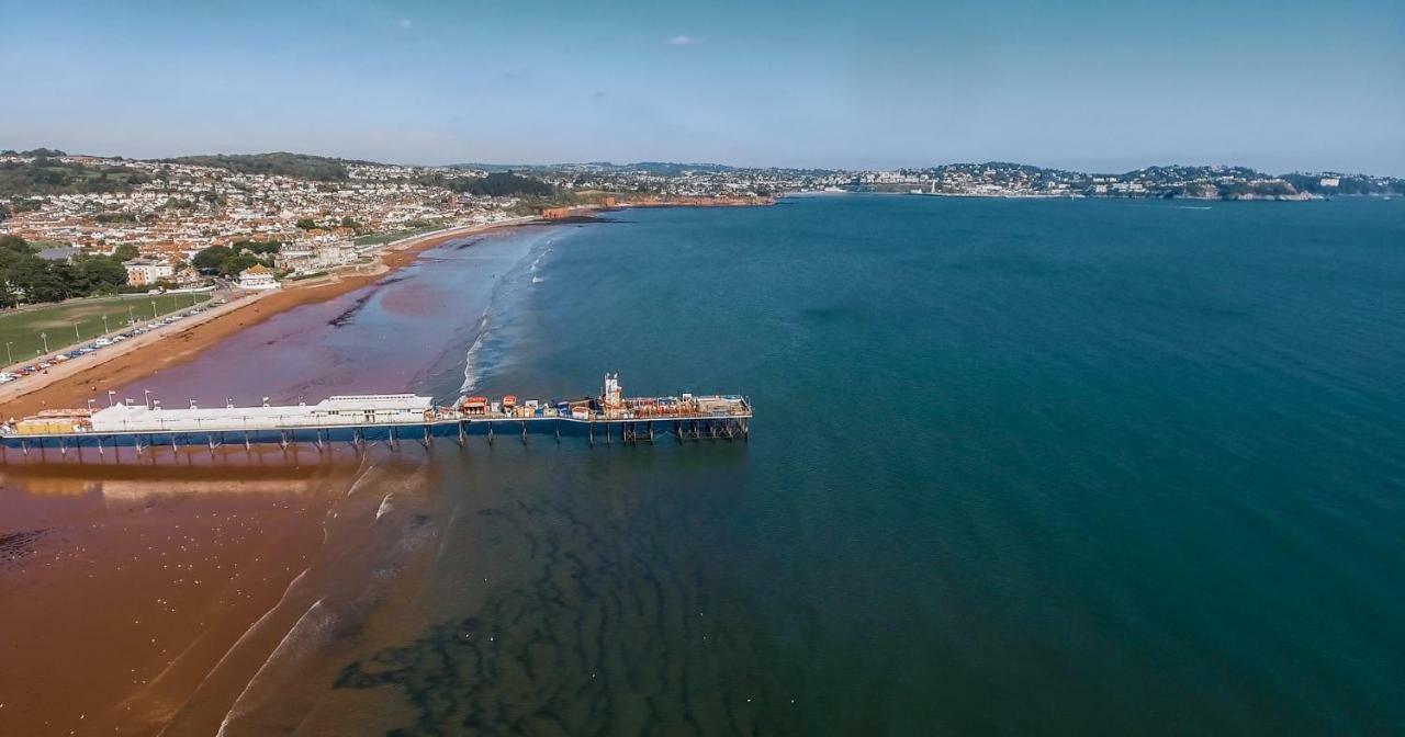 Barbie House ,Opposite The Beach & Paignton Pier , 2 Bedroom Apartment With Private Car Space & Garden , Free Access Next Door To The Stunning Ballet & Make Up School & A Beautiful Ladys Beauty Salon (Adults Only) 외부 사진
