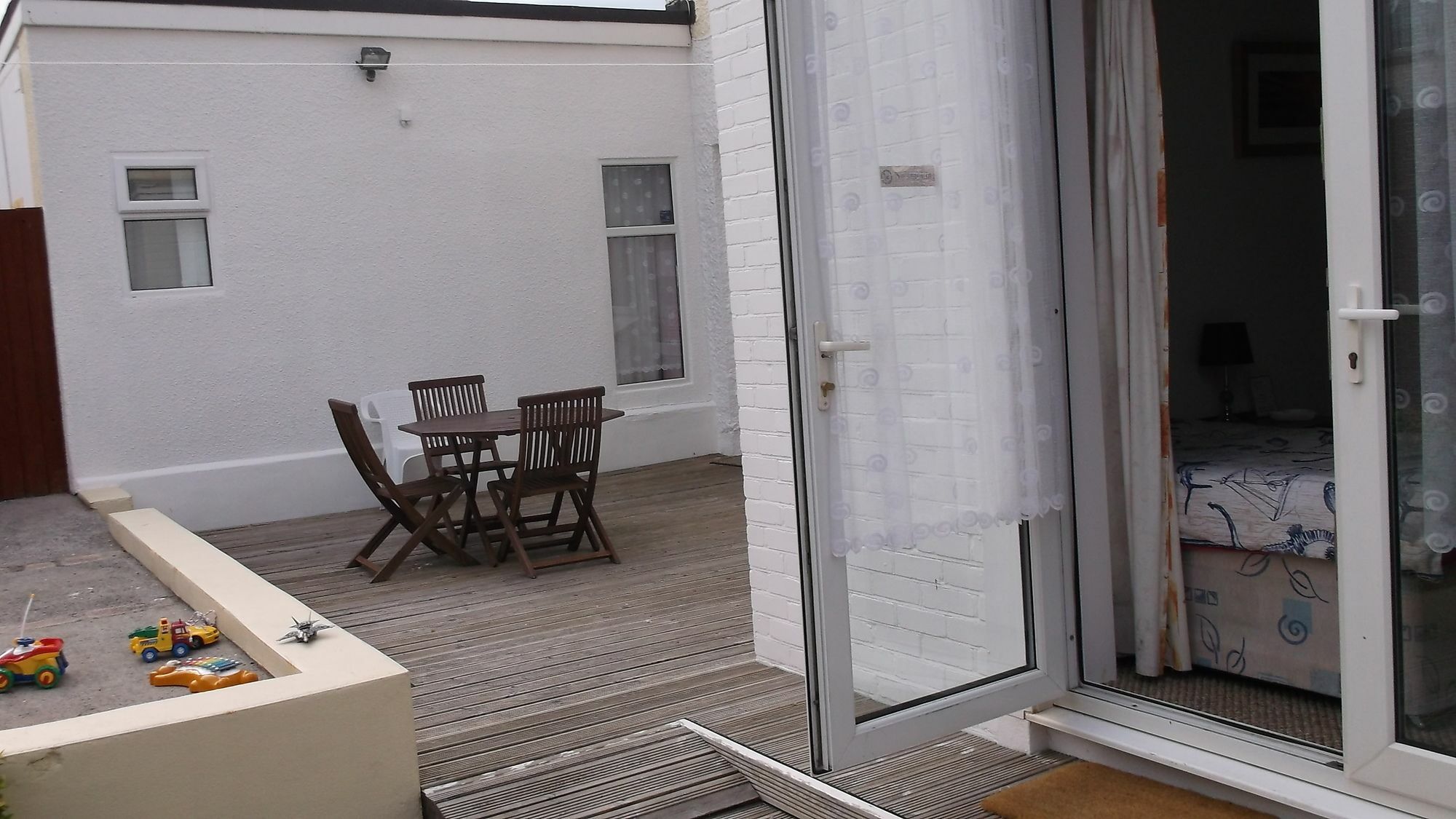 Barbie House ,Opposite The Beach & Paignton Pier , 2 Bedroom Apartment With Private Car Space & Garden , Free Access Next Door To The Stunning Ballet & Make Up School & A Beautiful Ladys Beauty Salon (Adults Only) 외부 사진